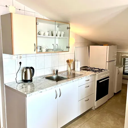Apartment Mit Balkon Und Herrlichem Meerblick